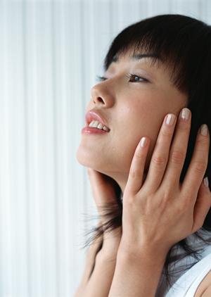 自信を持てる笑顔へ！痛みの少ない歯茎ホワイトニングの選び方と効果的な施術法